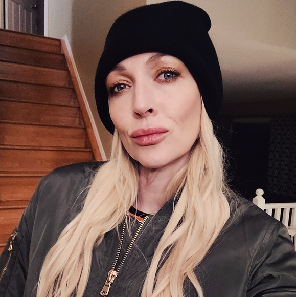 Meet your Posher, Christine - Picture 1 of 2